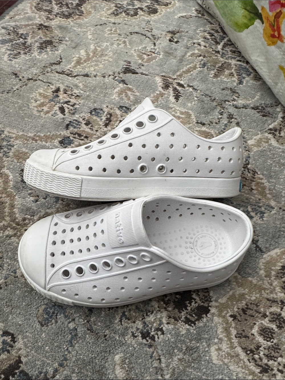 Native Kids Jefferson Shoes Slip-On in White - Picture 5 of 5